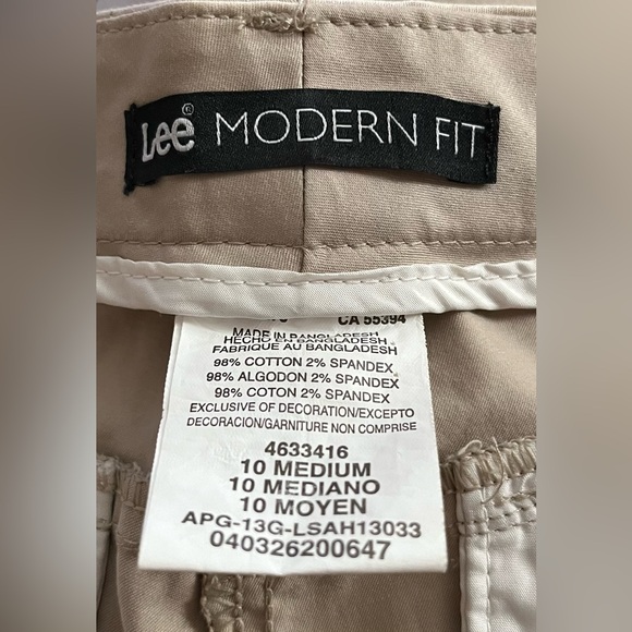 Lee (Modern Fit) straight leg khaki pants. Women’s size 10. Belt included. New. - Picture 10 of 11